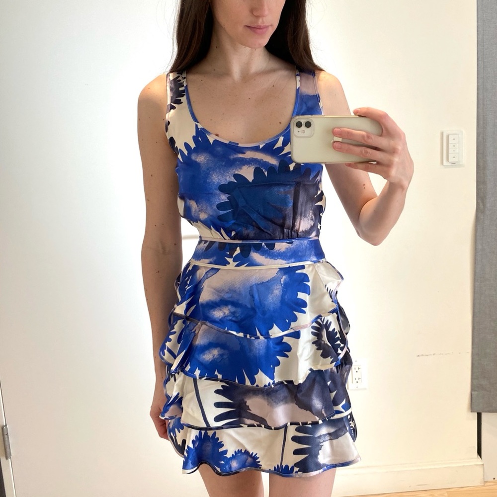 ☘️ 3/$45 - Cynthia Steffe silk floral mini dress.